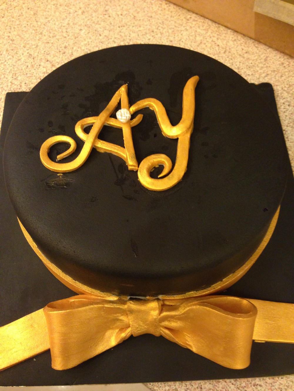 Varak sarı kurdereli pasta siyah - Elan Pastanesi